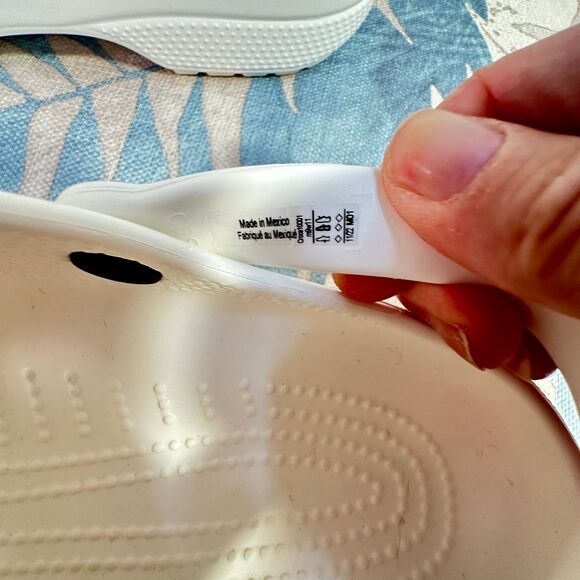 Crocs women’s Size 11 Men’s Size 9 - Picture 5 of 12